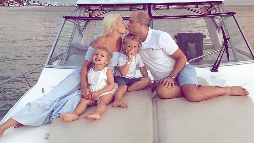 Oksana Kolenitchenko mit ihrem Ehemann Daniel und den zwei Kids
