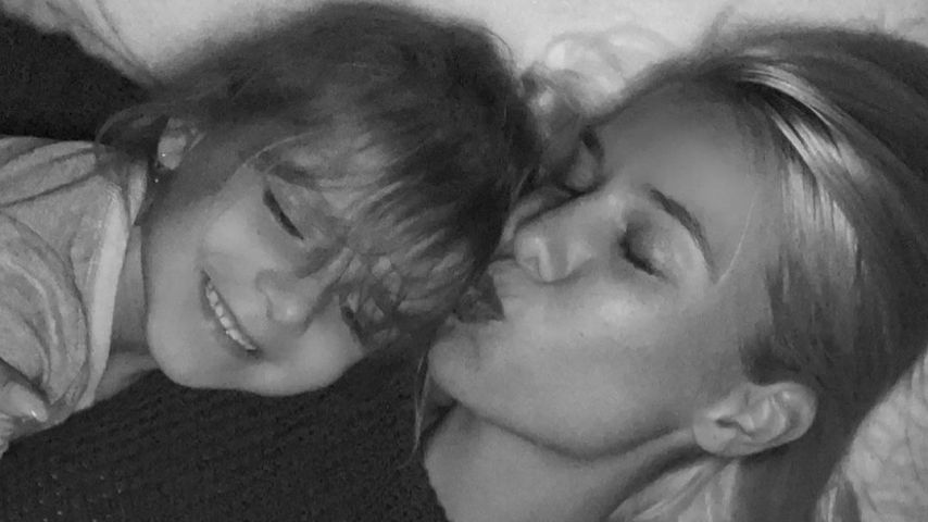 Oksana Kolenitchenko mit ihrer Tochter Arielle im April 2021