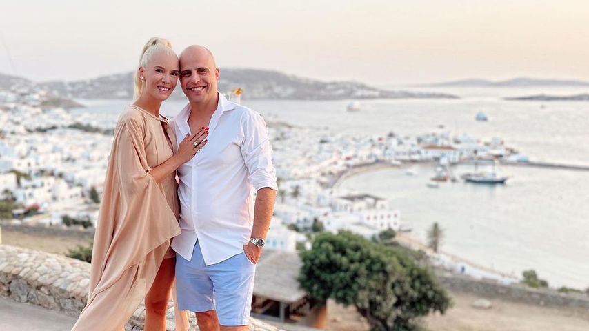 Oksana Kolenitchenko mit ihrem Mann Daniel in Griechenland