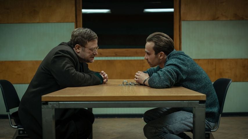 Szene aus "Justice" mit Olaf Lubaszenko und Jedrzej Hycnar
