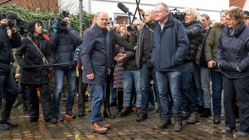 Flut-Fauxpas: Olaf Scholz hat seine Gummistiefel vergessen
