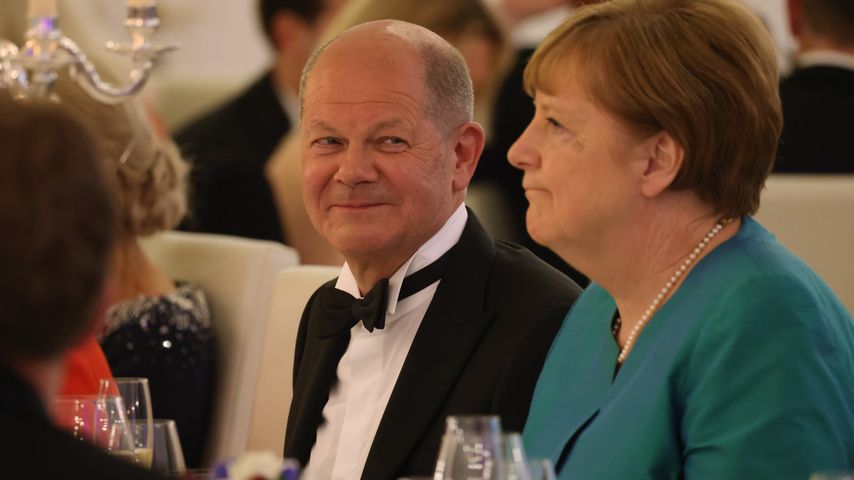 Olaf Scholz und Angela Merkel im Mai 2024