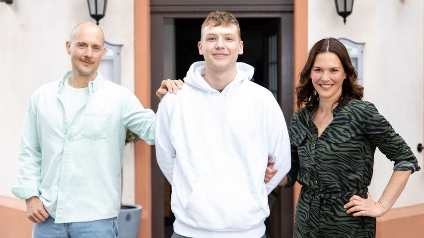 Oli P., sein Sohn Ilias Petszokat und Tatiani Katrantzi im Mai 2021
