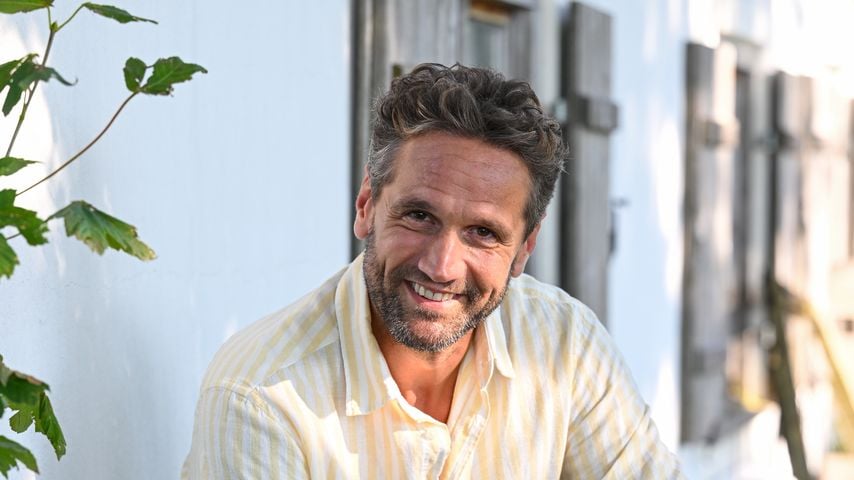 Oliver Franck beim Fototermin zu "Die Landarztpraxis", August 2023