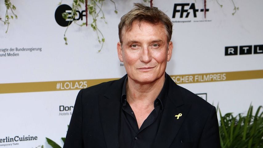 "Dark"-Star Oliver Masucci vermisst Deutschland gar nicht