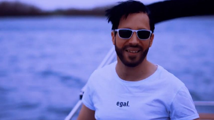 Oliver Pocher im Musikvideo zu seiner Parodie von "Egal"