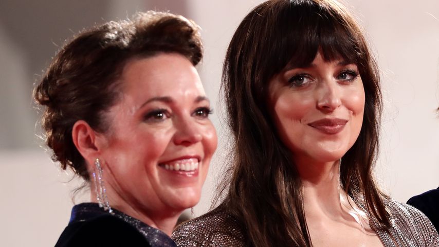 Olivia Colman ließ erstes Tattoo von Dakota Johnson stechen