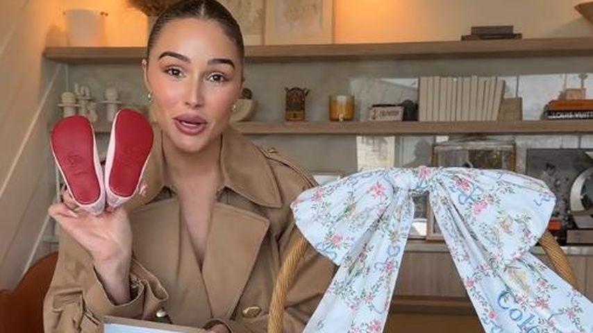 Olivia Culpo zeigt die Schuhe ihrer Tochter