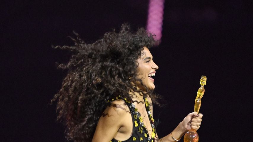 Olivia Dean nimmt bei den Brit Awards 2026 in Manchester den Preis als Best Pop Act entgegen