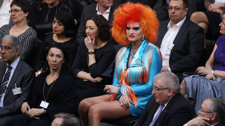 Olivia Jones bei der Wahl des Präsidenten des Deutschen Bundestages, 2017