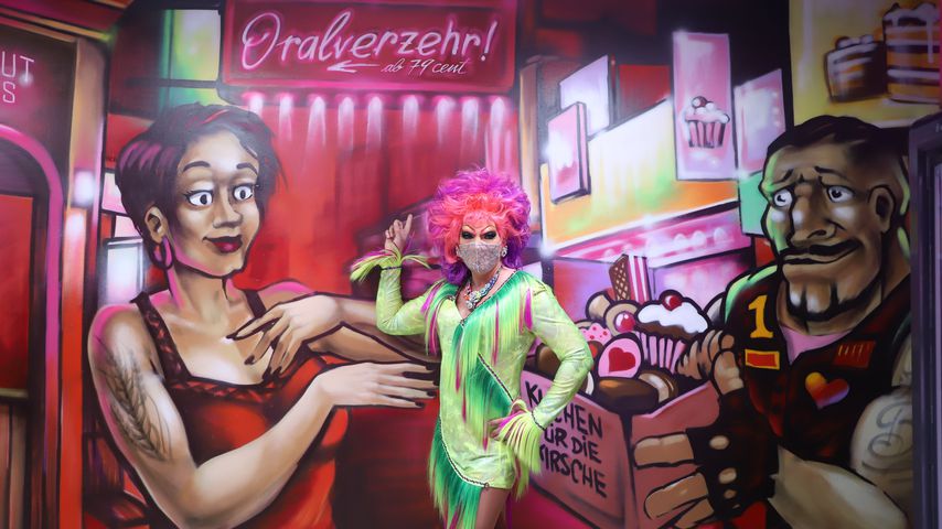 Hier gibt's "Oralverzehr": Olivia Jones weiht Kiez-Markt ein