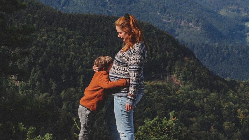 Olivia Marei und ihr Sohn im September 2022
