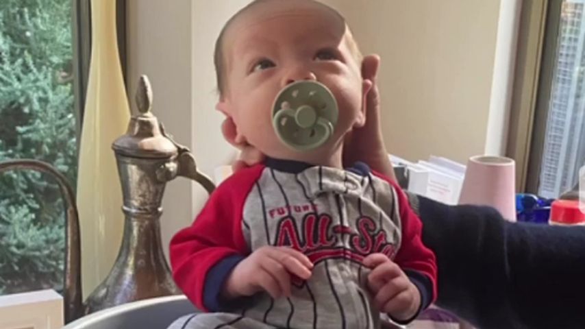 Olivia Munns Sohn Malcolm Hiệp Mulaney