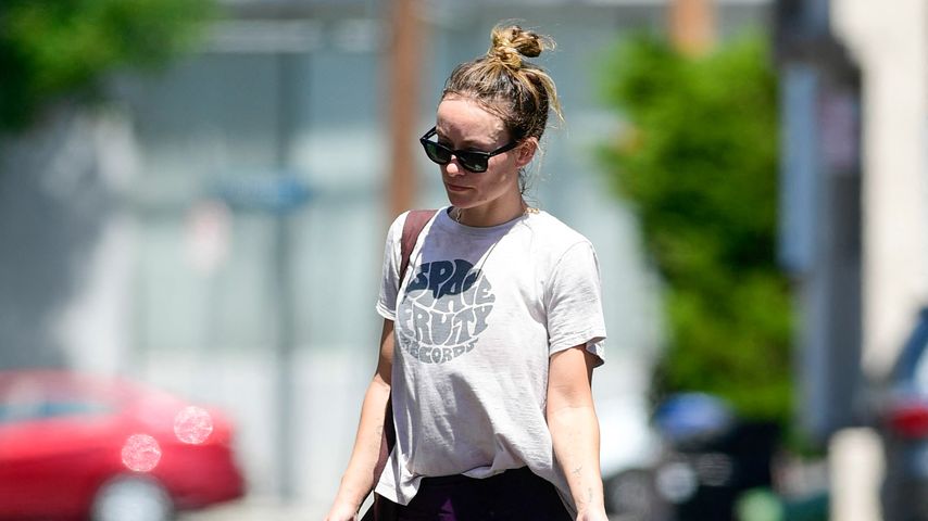 Olivia Wilde in Harry Styles' T-Shirt