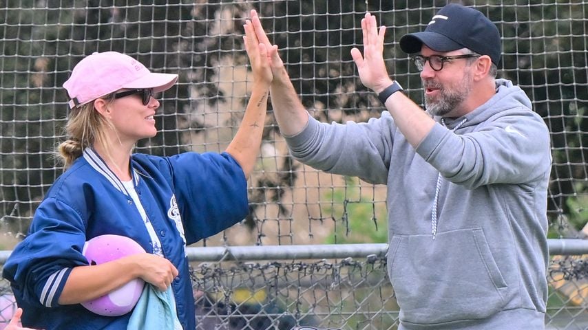 High Five! Olivia Wilde und ihr Ex Jason bei Fußballspiel