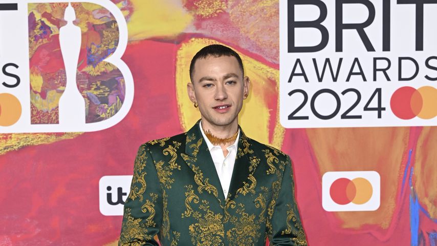 Olly Alexander, Sänger
