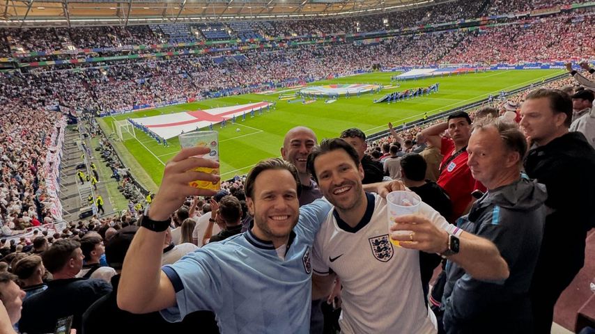 Olly Murs und Mark Wright, Juni 2024 in Gelsenkirchen