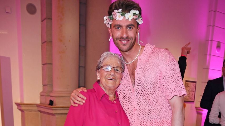 Oma Waltraud Bräuss und Felix Nieder beim Grand Opening des W66 im Museum für Kommunikation Berlin