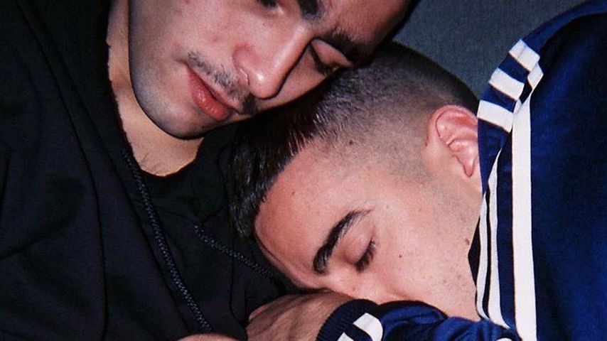 Omar Ayuso (links) und Alonso Diaz kuscheln