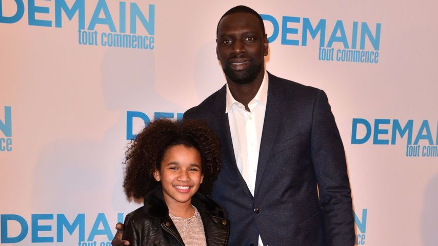 Goldige Weihnachtsgrüße: Omar Sy versucht's auf Deutsch!