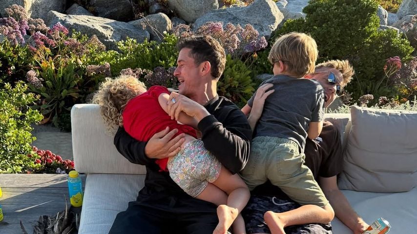 Orlando Bloom genießt die Zeit mit Tochter Daisy am Strand