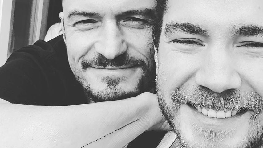 Orlando Bloom mit seinem Tätowierer im Februar 2020