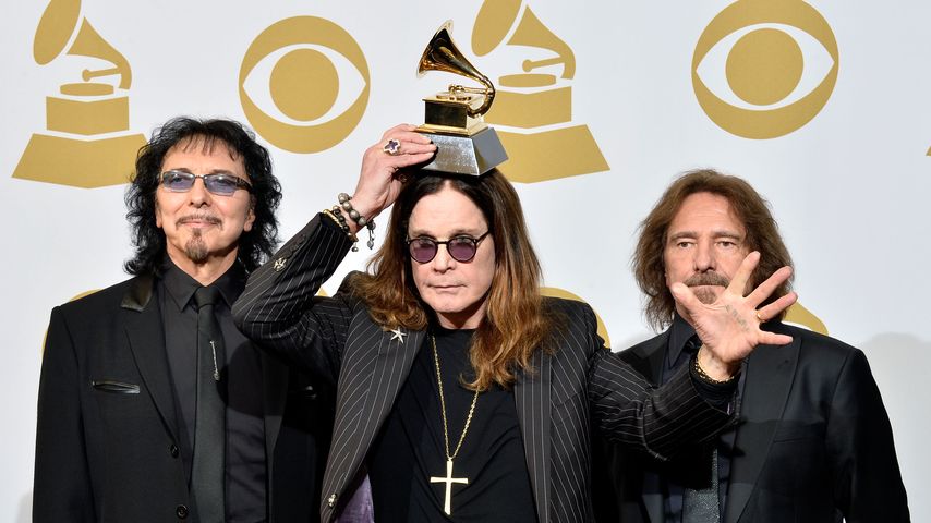 Ozzy Osbourne mit seinen Bandkollegen Tony Iommi (links) und Geezer Butler (rechts)