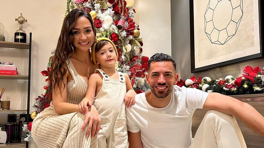 Pablo Mari mit seiner Freundin und seinem Kind, Dezember 2021