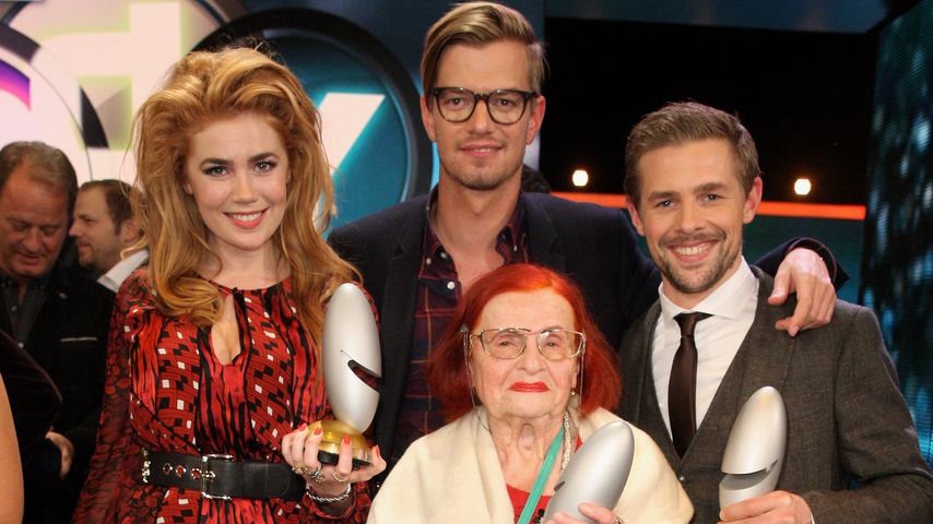 Palina Rojinski, Joko Winterscheidt, Oma Violetta und Klaas Heufer-Umlauf im Oktober 2013