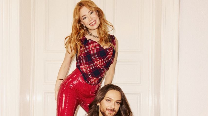 Palina Rojinski und Riccardo Simonetti, Podcast-Cover von "Saus & Applaus"