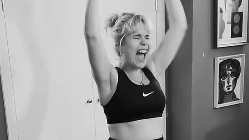 Paloma Faith präsentiert sportlich den wachsenden Babybauch