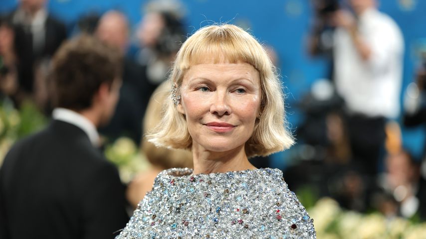 Pamela Anderson im Mai 2025 auf der Met Gala