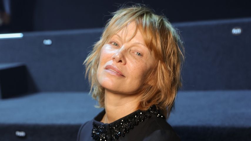 Pamela Anderson überrascht mit neuem erdbeerblondem Bob