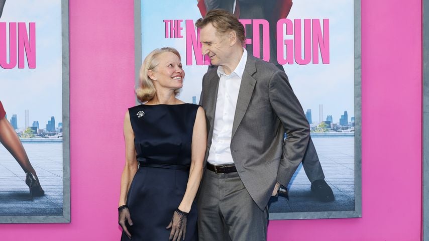 Pamela Anderson und Liam Neeson im Juli 2025