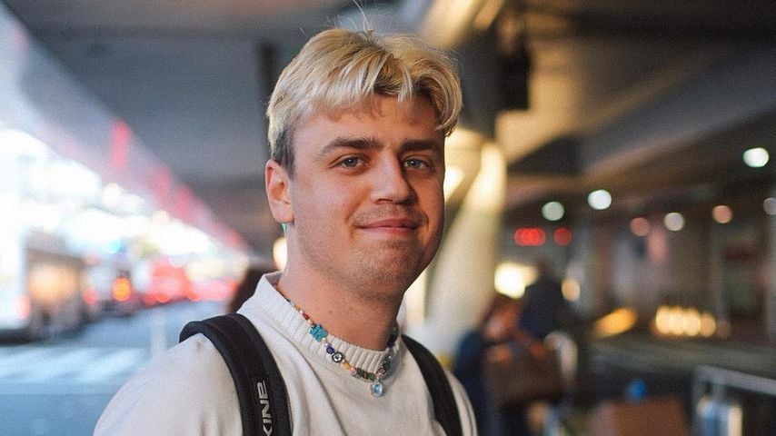 Panikmoment: Streamer Papaplatte stürzt samt Rad in Eissee