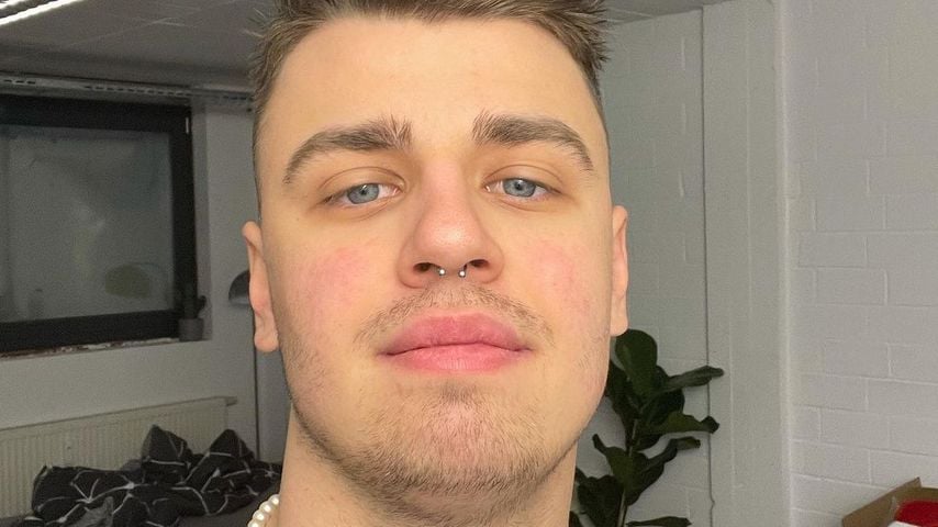 Der Streamer Papaplatte masturbiert bei "7 vs. Wild" im Wald