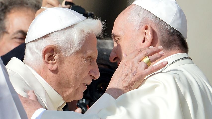 Papst Franziskus ruft zu Gebeten für Papst Benedikt XVI. auf