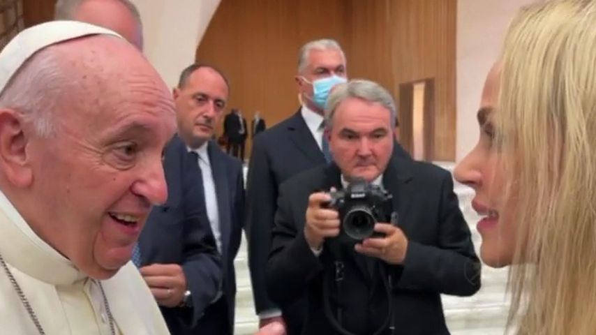 Papst Franziskus I. und Nicola Peltz
