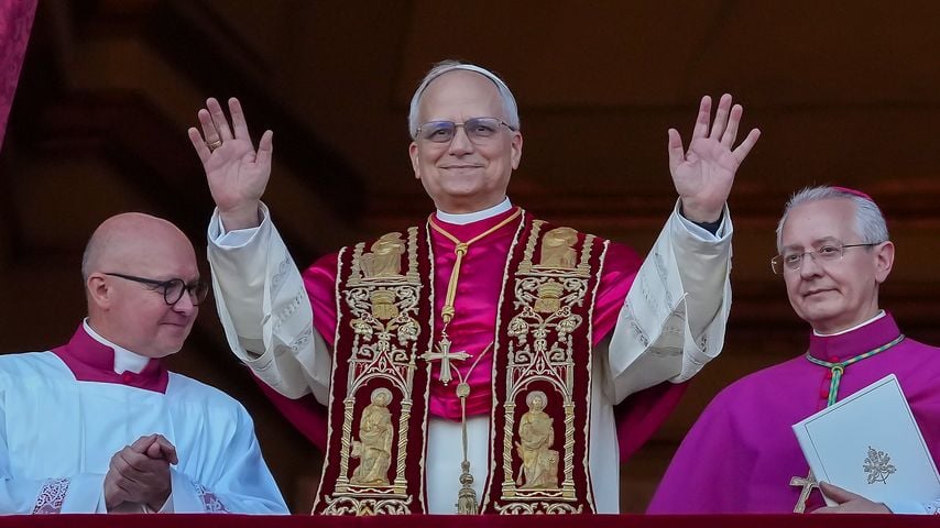 Zu laut: Papstwahl störte Dreharbeiten für "Emily in Paris"