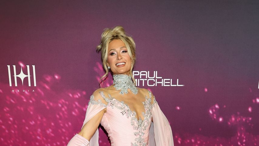 Paris Hilton und Phoenix Barron bei der Weltpremiere von "Infinite Icon: A Visual Memoir" in Los Angeles