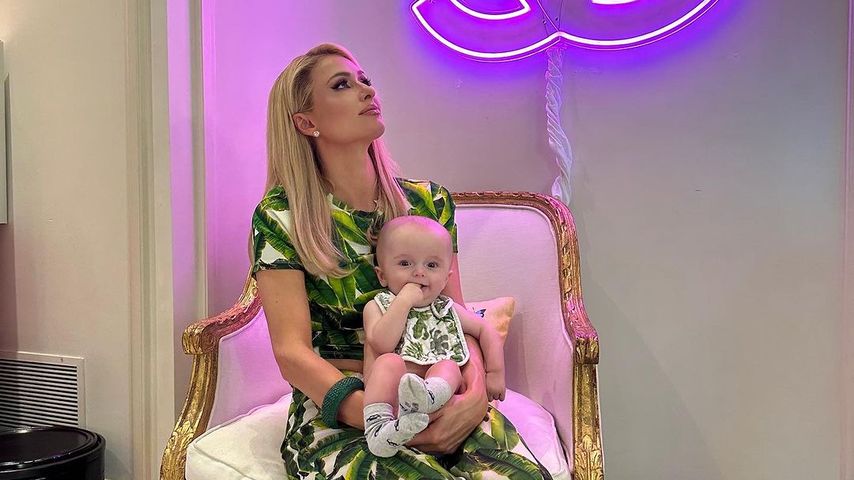 Süß: Paris Hilton verzaubert im Partnerlook mit Baby Phoenix