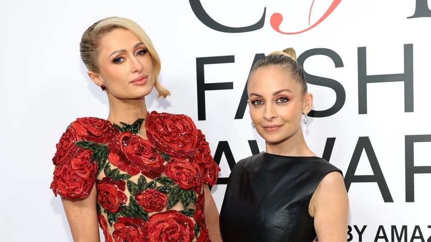 Paris Hilton und Nicole strahlen gemeinsam auf Red Carpet