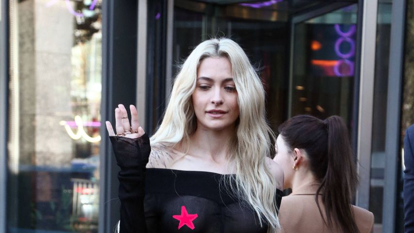 Paris Jackson schlendert im durchsichtigen Kleid durch Paris