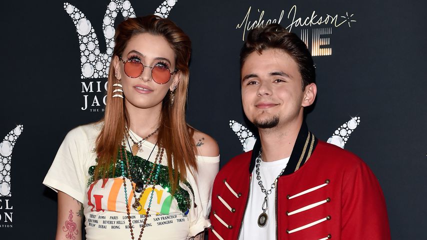 Paris Jackson singt auf der Bühne & ihre Oma feiert live mit
