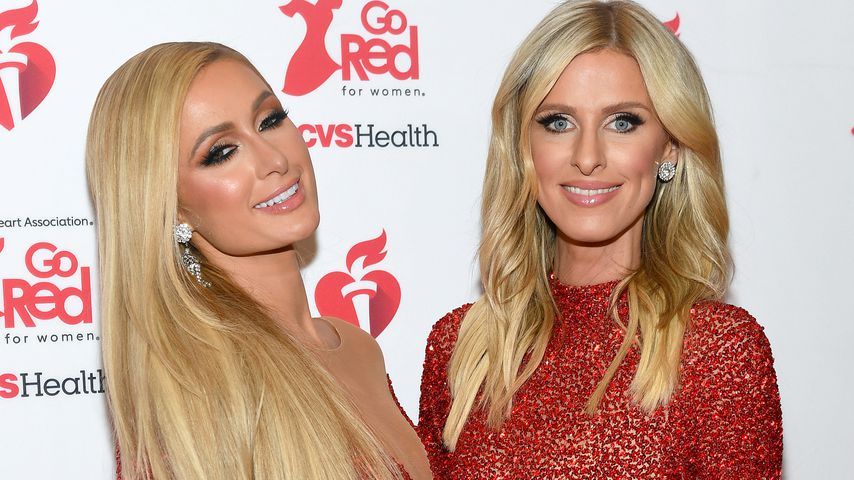 Paris und Nicky auf der "American Heart Association's"-Kleiderausstellung in NYC, Februar 2020