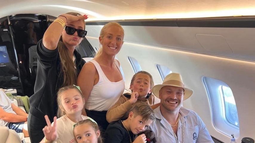 Paris und Tyson Fury mit ihren sieben gemeinsamen Kids