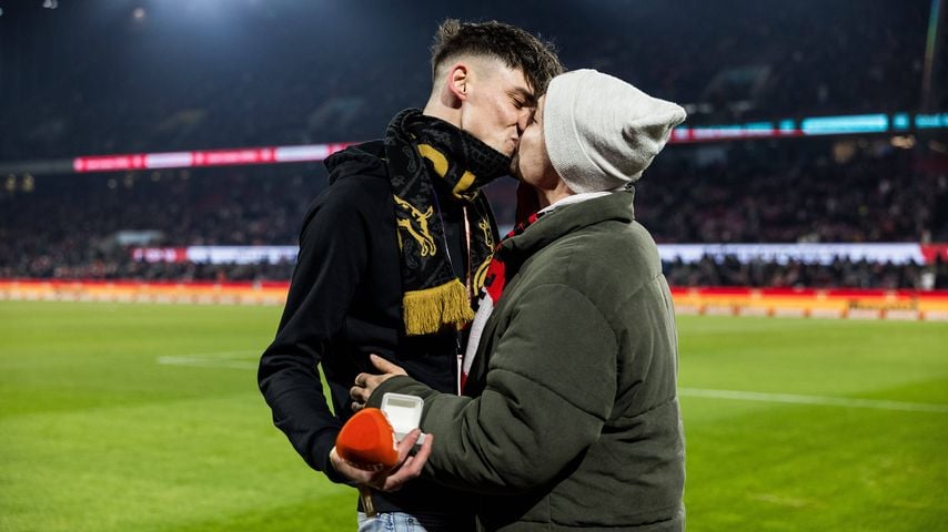 Schiedsrichter Pascal Kaiser und sein Partner Moritz vor dem Bundesliga-Spiel in Köln