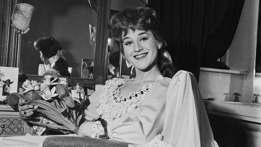 Patricia Routledge, Mai 1962
