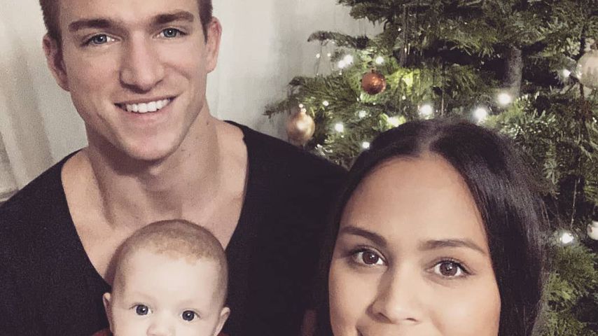 Patrick Fabian, Freundin Lea und Tochter Lilly an Weihnachten 2019