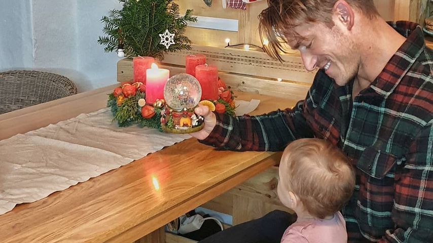 Patrick Fabian mit seiner Tochter, November 2020